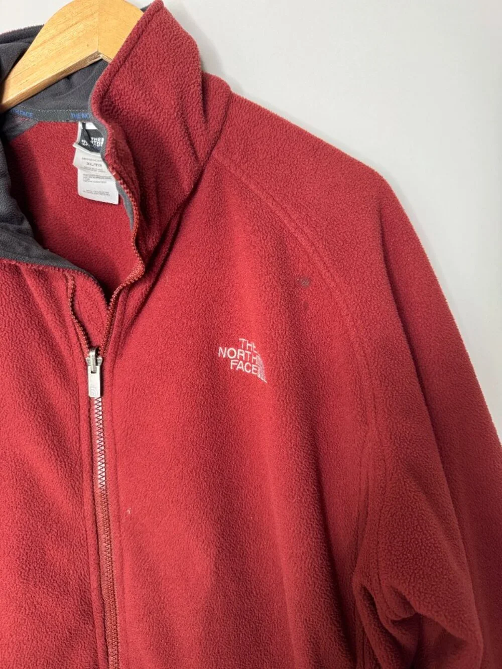 The North Face Mens XL Polyester Fleece Full Zip Dark Red Jacket Zip Pockets AXM